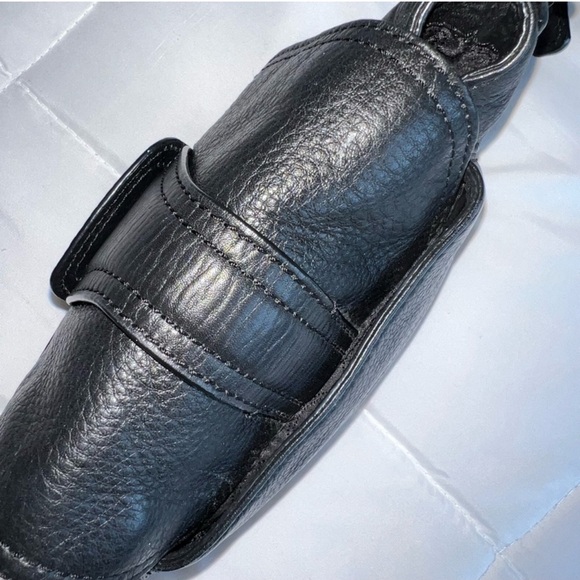 Michael Kors Black Crossbody Bag with Gold Clasp - Picture 8 of 15